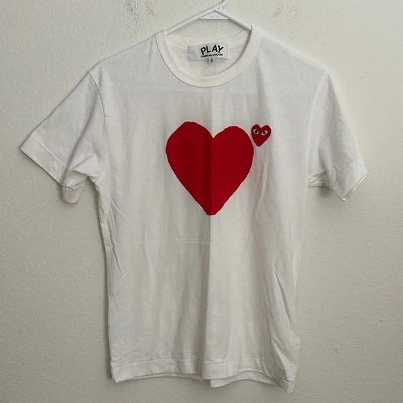 Play comme des garçons T-Shirt with Red Heart - Picture 1 of 8